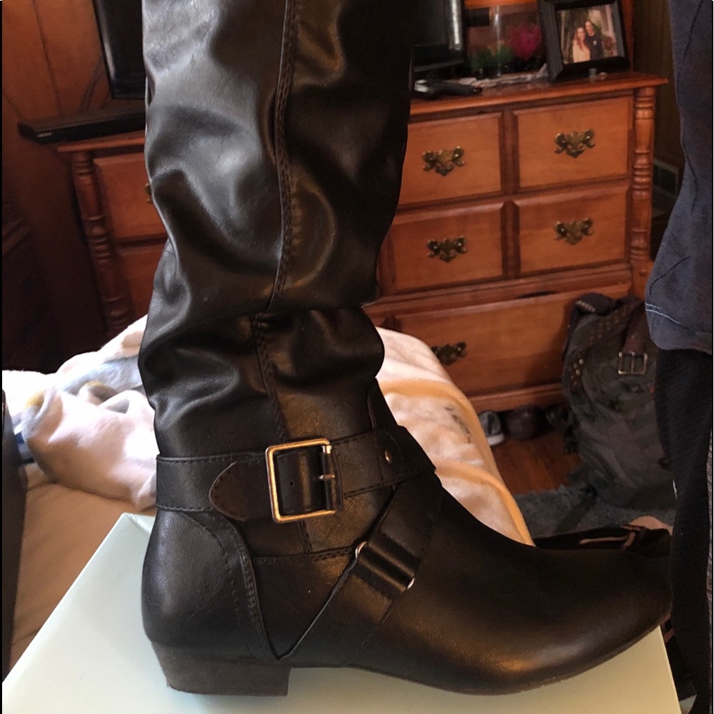 Knee high boots with zippers.